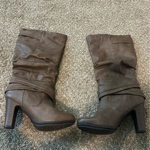Heeled boots size  7